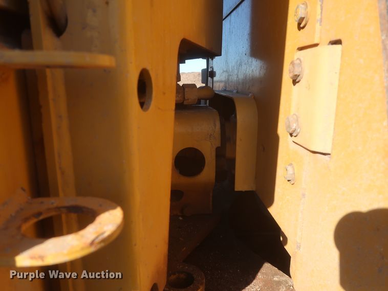 image for item DJ1826 2001 Caterpillar 140H  motor grader