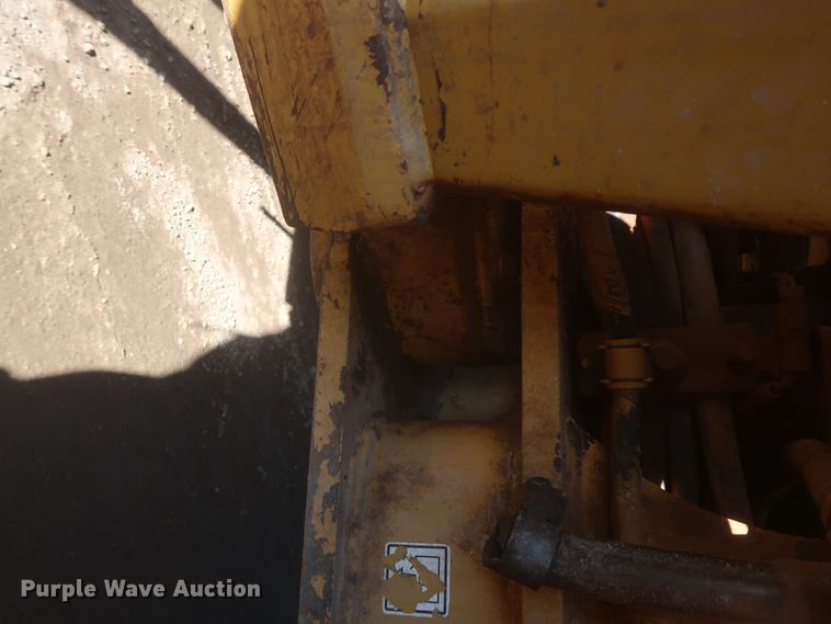 image for item DJ1826 2001 Caterpillar 140H  motor grader