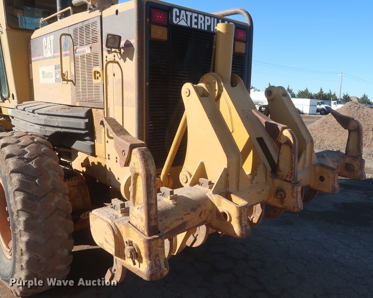 image for item DJ1826 2001 Caterpillar 140H  motor grader