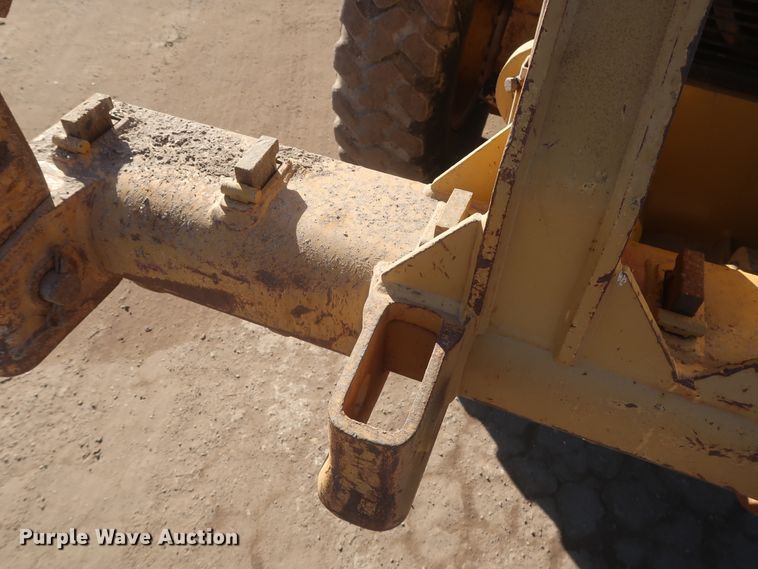 image for item DJ1826 2001 Caterpillar 140H  motor grader