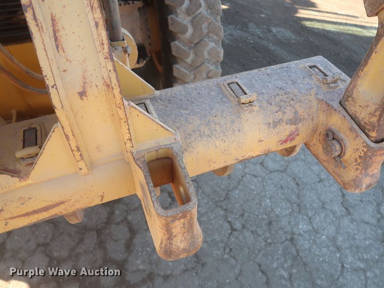 image for item DJ1826 2001 Caterpillar 140H  motor grader