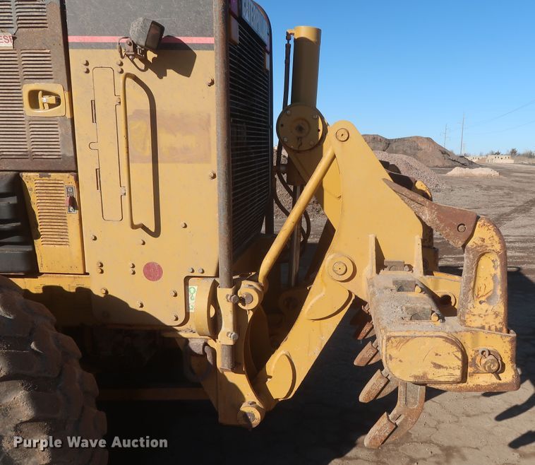 image for item DJ1826 2001 Caterpillar 140H  motor grader