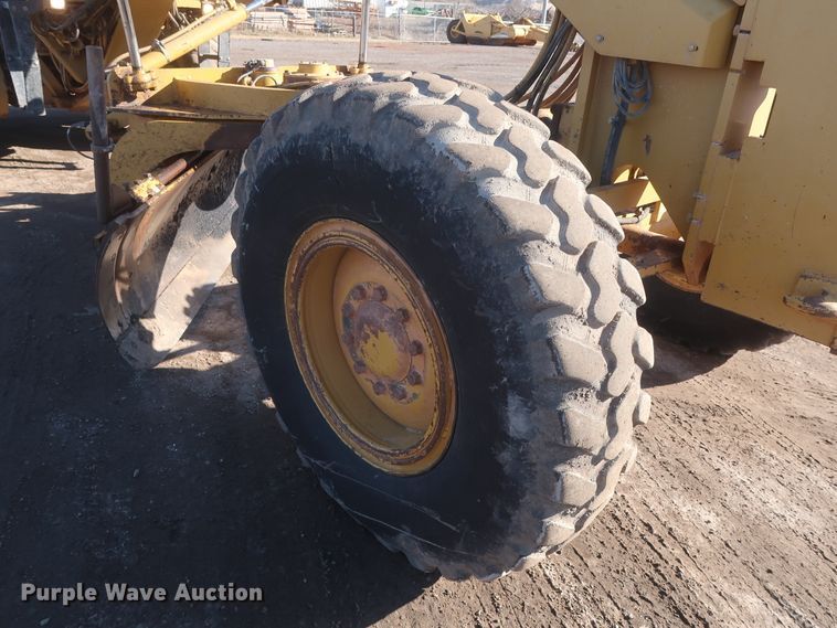 image for item DJ1826 2001 Caterpillar 140H  motor grader