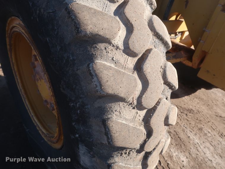 image for item DJ1826 2001 Caterpillar 140H  motor grader