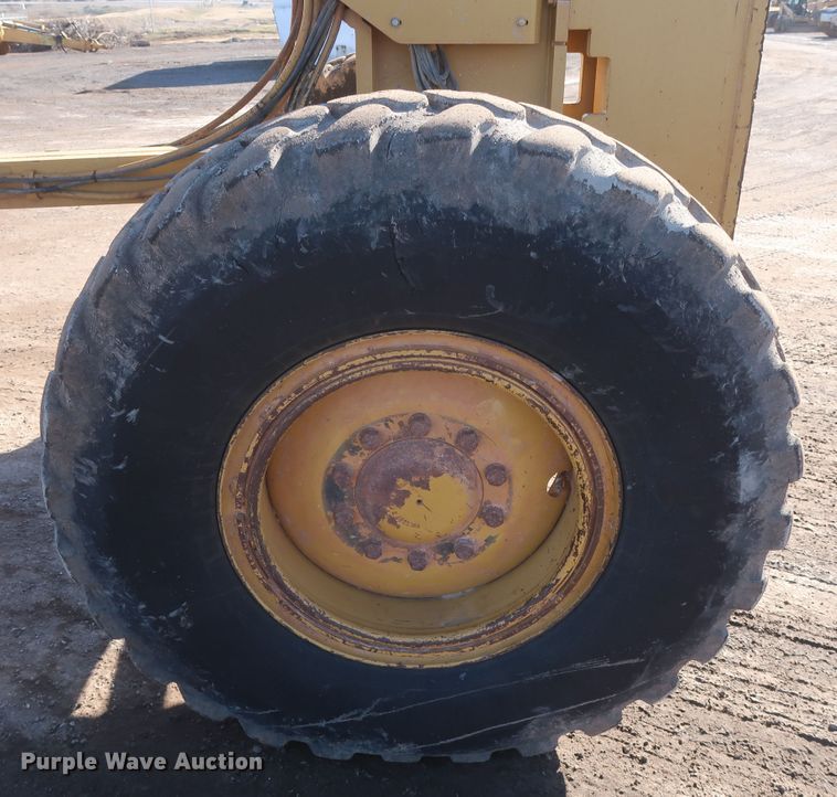 image for item DJ1826 2001 Caterpillar 140H  motor grader