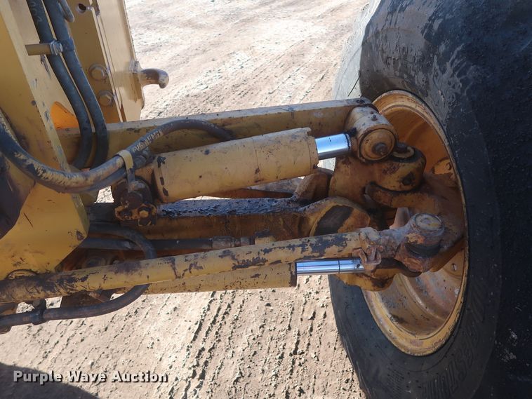 image for item DJ1826 2001 Caterpillar 140H  motor grader