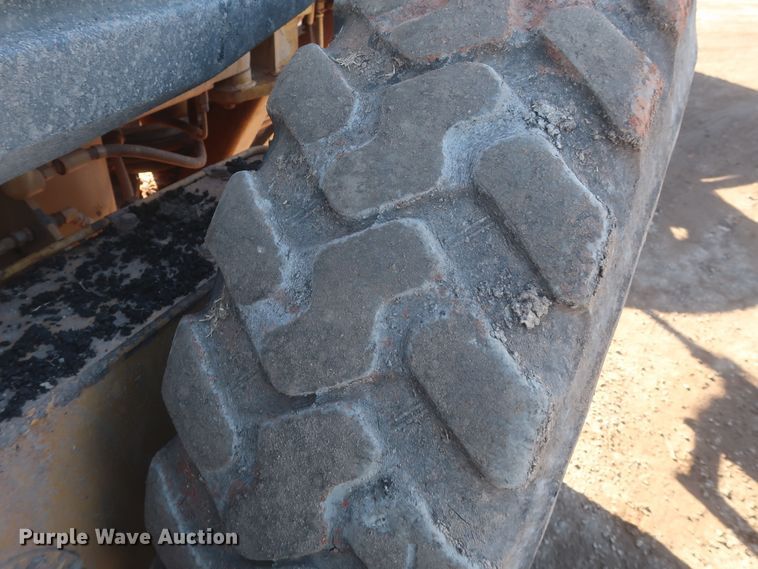 image for item DJ1826 2001 Caterpillar 140H  motor grader