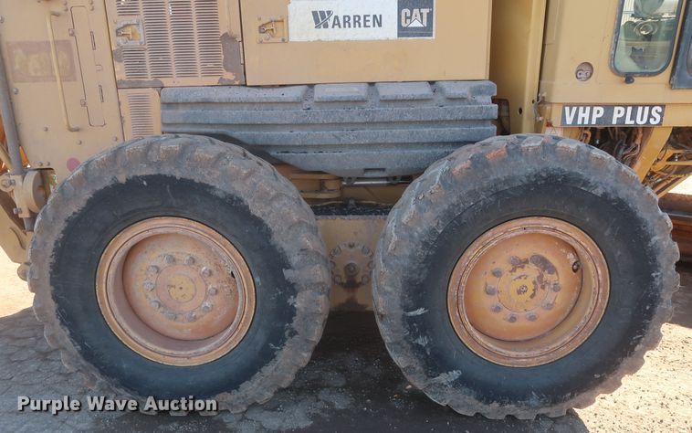 image for item DJ1826 2001 Caterpillar 140H  motor grader