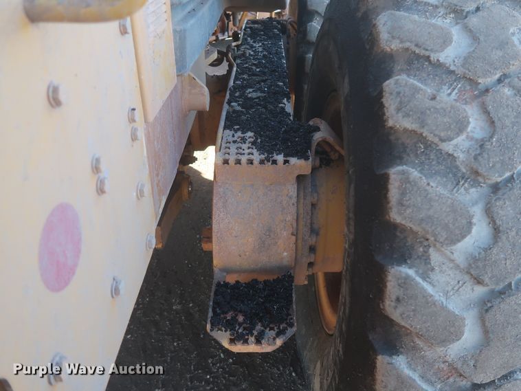 image for item DJ1826 2001 Caterpillar 140H  motor grader