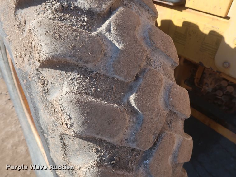 image for item DJ1826 2001 Caterpillar 140H  motor grader