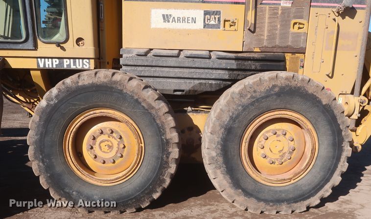 image for item DJ1826 2001 Caterpillar 140H  motor grader