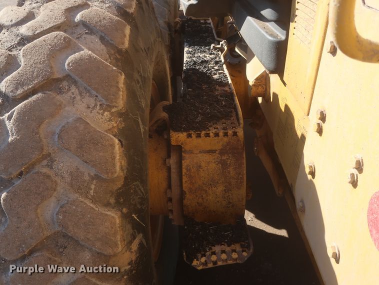 image for item DJ1826 2001 Caterpillar 140H  motor grader