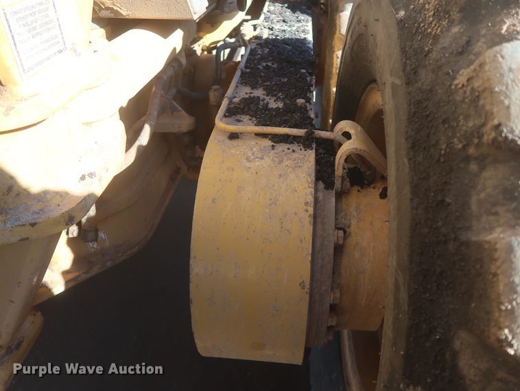 image for item DJ1826 2001 Caterpillar 140H  motor grader