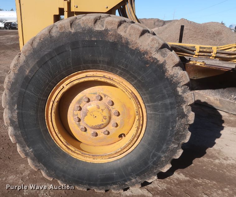 image for item DJ1826 2001 Caterpillar 140H  motor grader