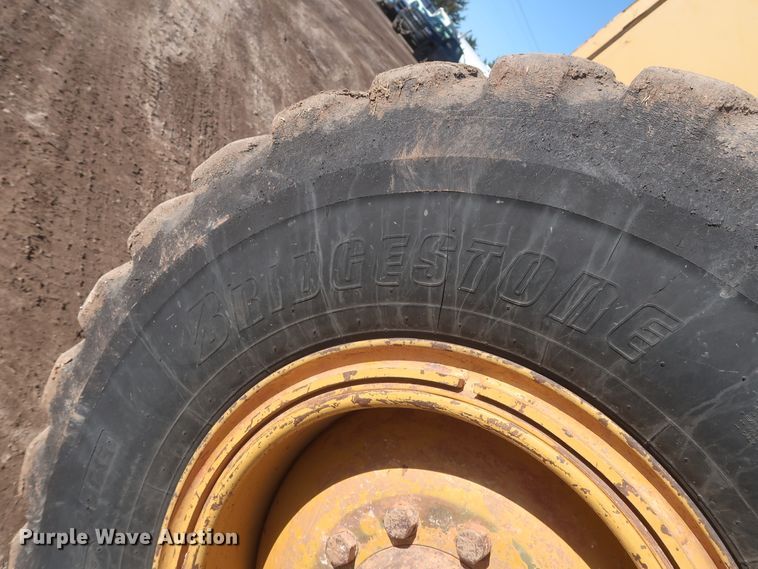 image for item DJ1826 2001 Caterpillar 140H  motor grader