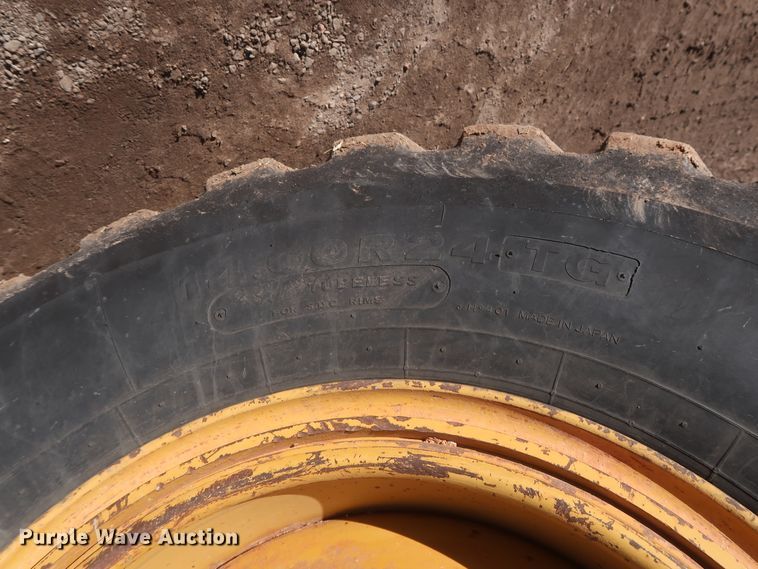 image for item DJ1826 2001 Caterpillar 140H  motor grader