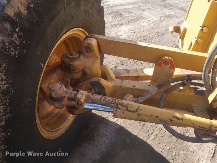 image for item DJ1826 2001 Caterpillar 140H  motor grader