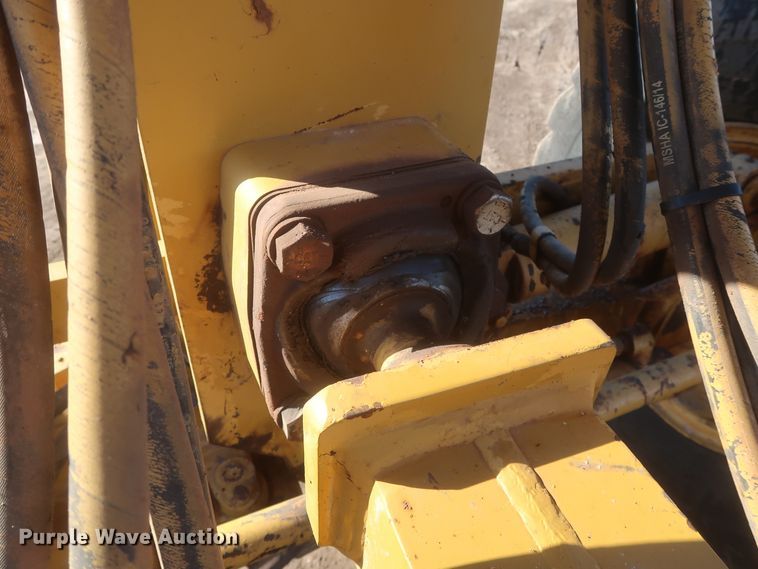 image for item DJ1826 2001 Caterpillar 140H  motor grader
