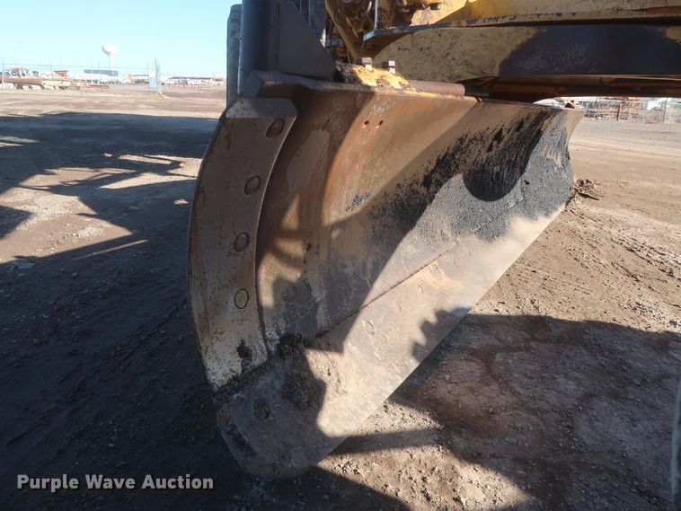 image for item DJ1826 2001 Caterpillar 140H  motor grader