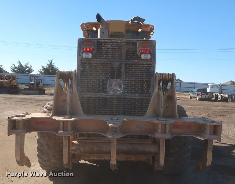 image for item DJ1827 2006 John Deere 772D  motor grader