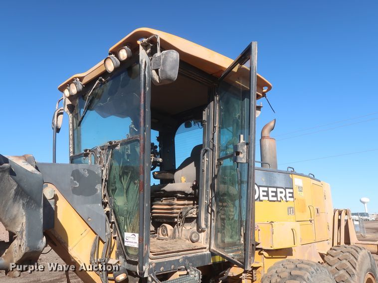 image for item DJ1827 2006 John Deere 772D  motor grader