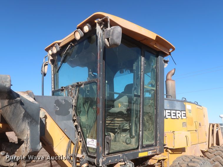 image for item DJ1827 2006 John Deere 772D  motor grader