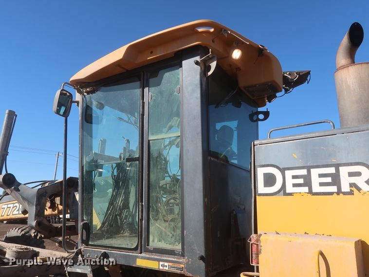 image for item DJ1827 2006 John Deere 772D  motor grader
