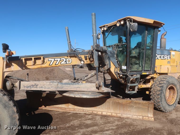 image for item DJ1827 2006 John Deere 772D  motor grader