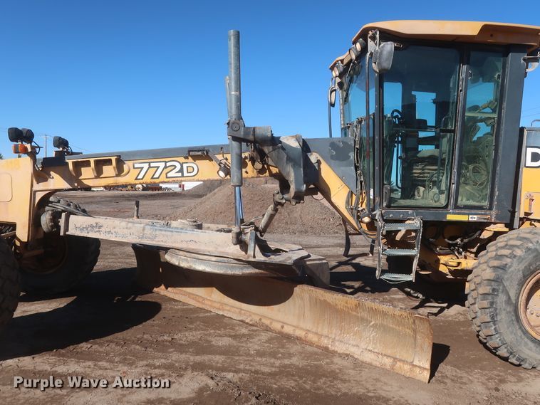 image for item DJ1827 2006 John Deere 772D  motor grader