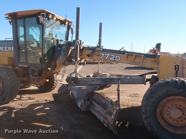 image for item DJ1827 2006 John Deere 772D  motor grader