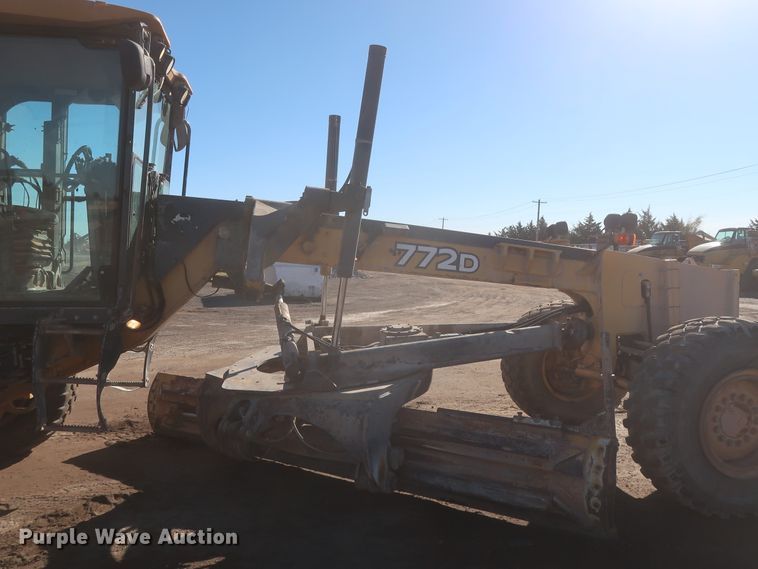 image for item DJ1827 2006 John Deere 772D  motor grader