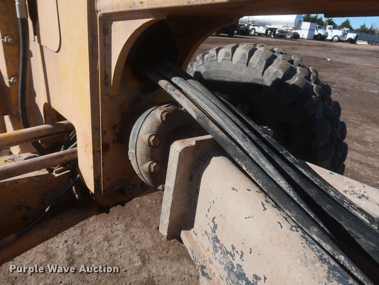 image for item DJ1827 2006 John Deere 772D  motor grader