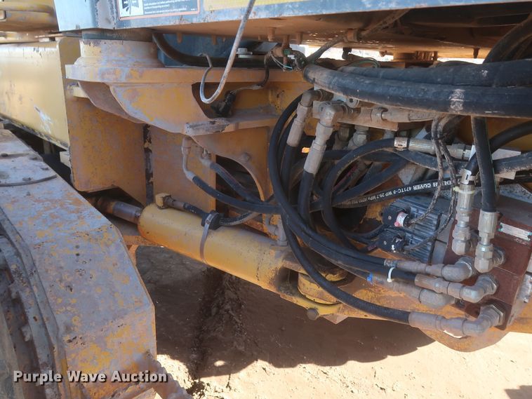 image for item DJ1827 2006 John Deere 772D  motor grader