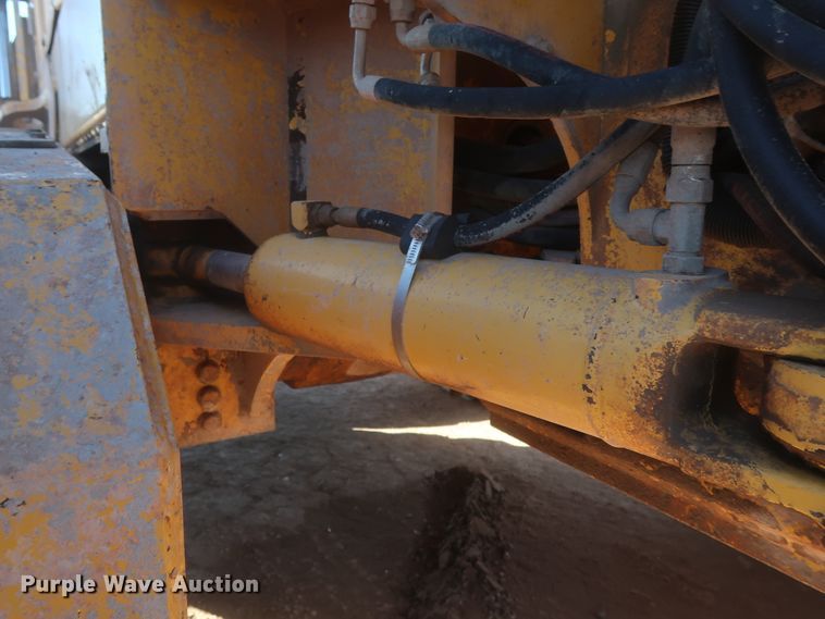 image for item DJ1827 2006 John Deere 772D  motor grader