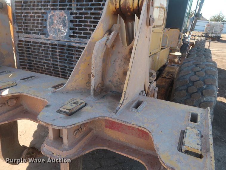 image for item DJ1827 2006 John Deere 772D  motor grader