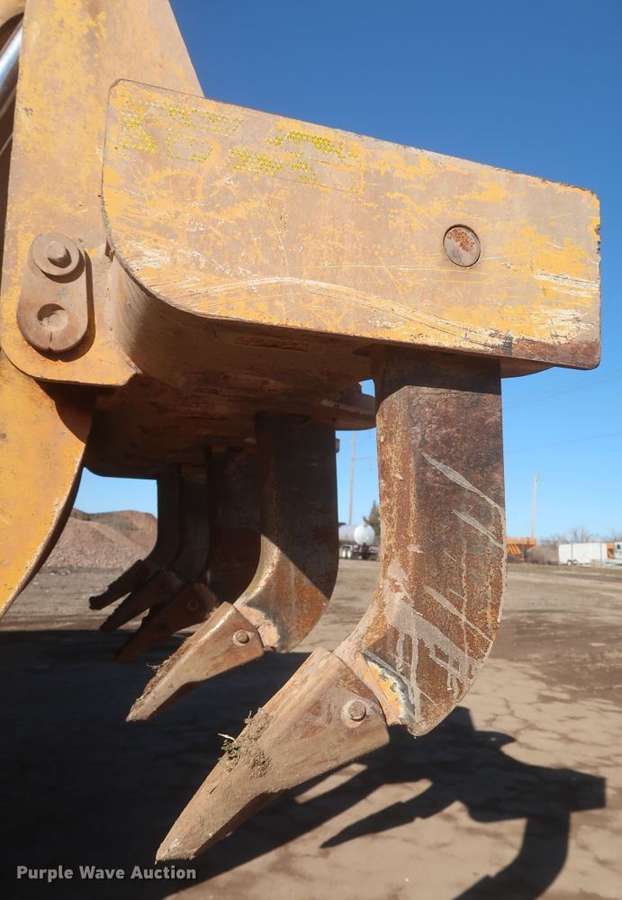 image for item DJ1827 2006 John Deere 772D  motor grader