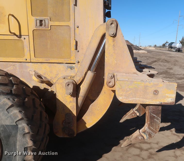 image for item DJ1827 2006 John Deere 772D  motor grader