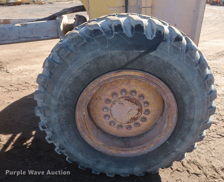 image for item DJ1827 2006 John Deere 772D  motor grader