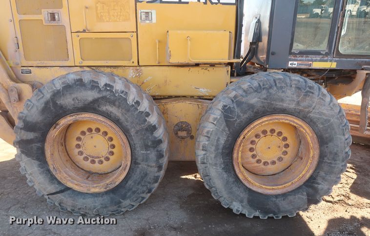 image for item DJ1827 2006 John Deere 772D  motor grader