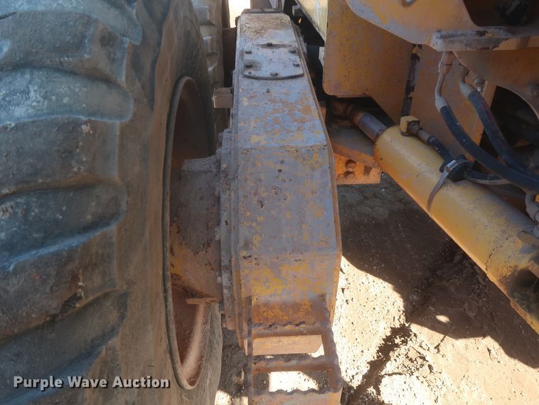 image for item DJ1827 2006 John Deere 772D  motor grader