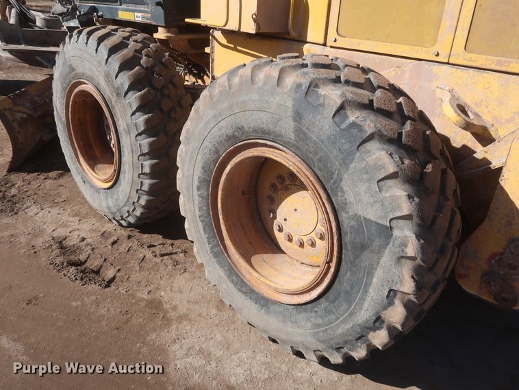 image for item DJ1827 2006 John Deere 772D  motor grader