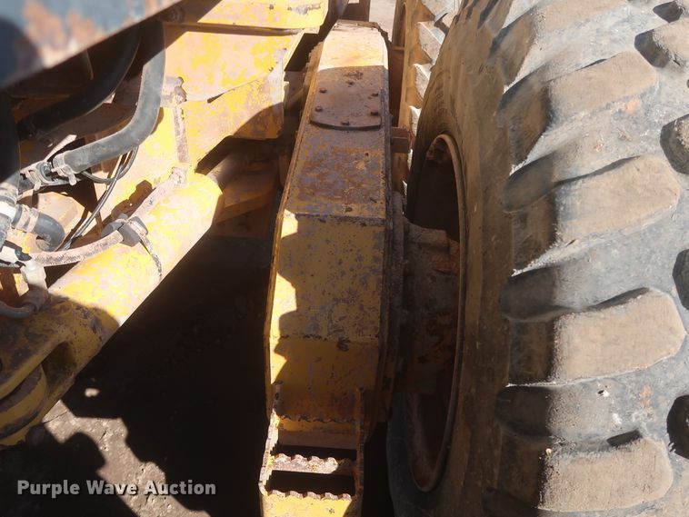 image for item DJ1827 2006 John Deere 772D  motor grader