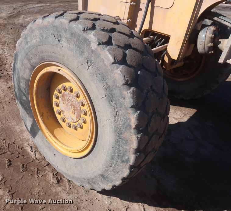 image for item DJ1827 2006 John Deere 772D  motor grader