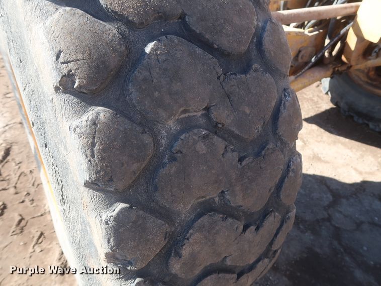 image for item DJ1827 2006 John Deere 772D  motor grader