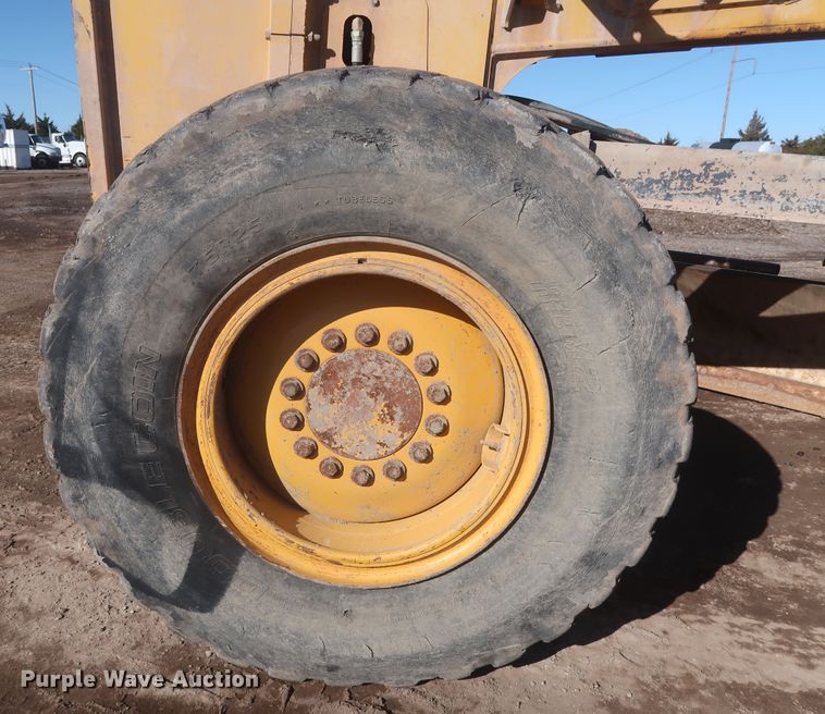 image for item DJ1827 2006 John Deere 772D  motor grader