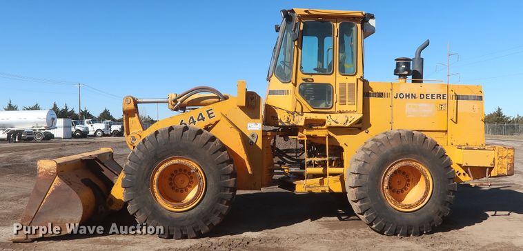 image for item DJ1828 1992 John Deere 644E  wheel loader