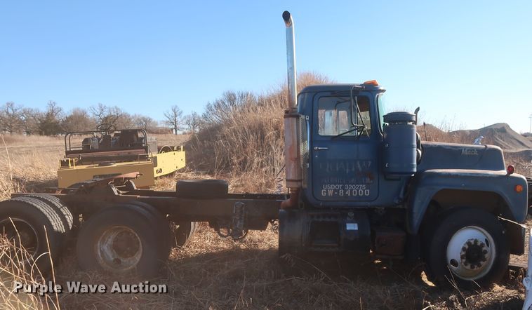 image for item DJ2317 1981 Mack R686ST  semi truck