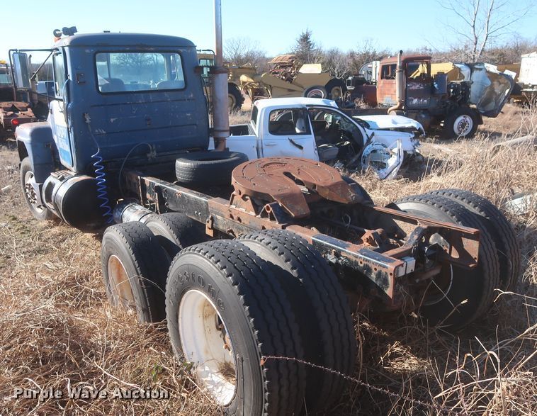 image for item DJ2317 1981 Mack R686ST  semi truck