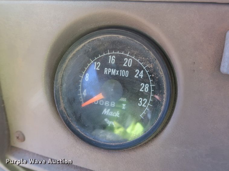 image for item DJ2317 1981 Mack R686ST  semi truck