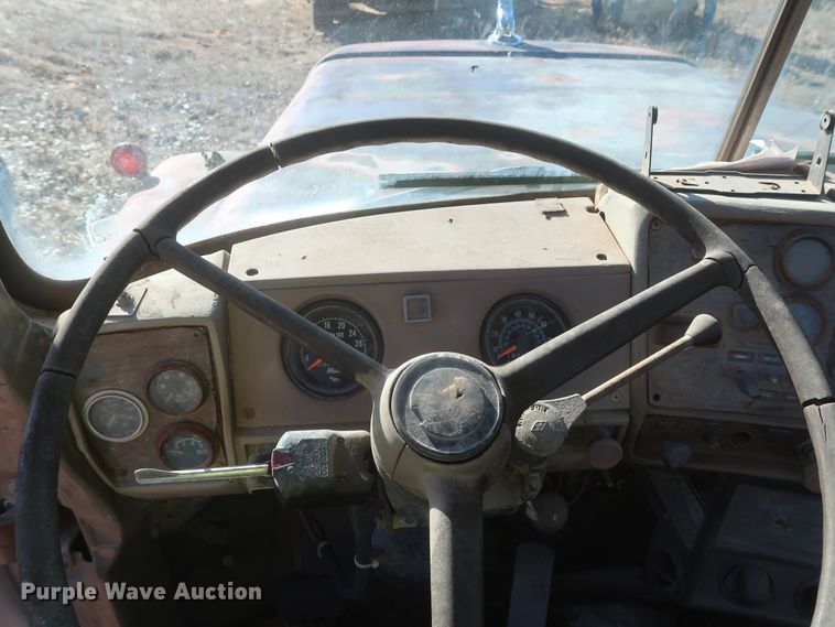 image for item DJ2317 1981 Mack R686ST  semi truck